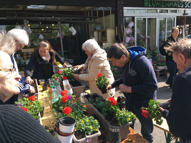 Blumenkästen bepflanzen am 24.04.2019